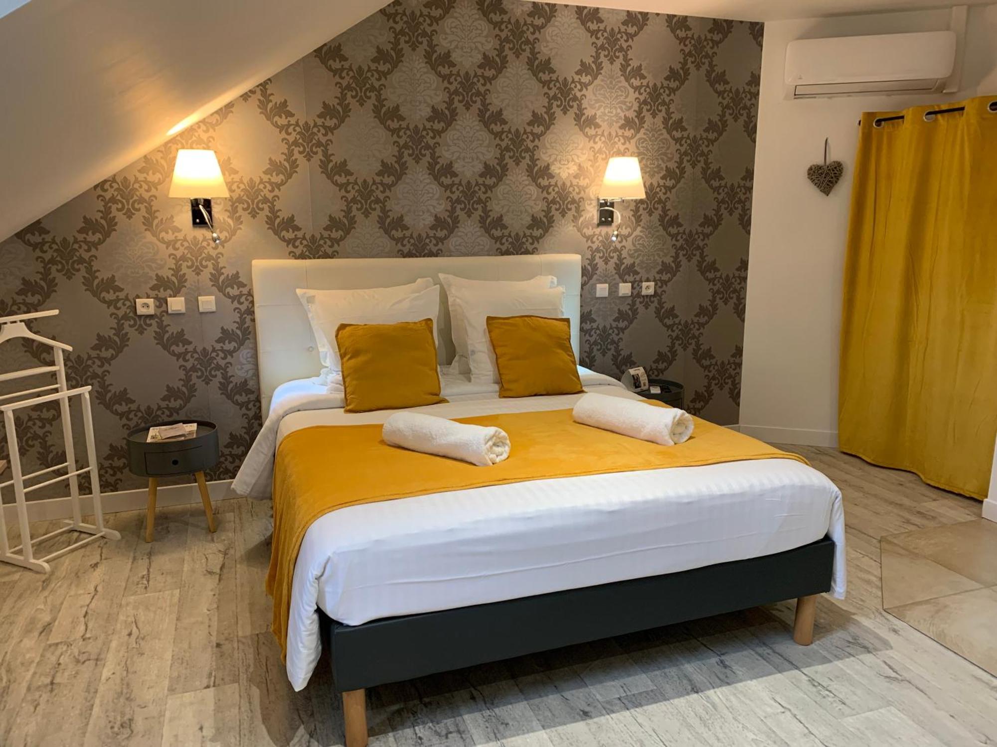 Le Manoir De Pierre Levee, The Originals Collection Hotell Tournon-Saint-Martin Exteriör bild